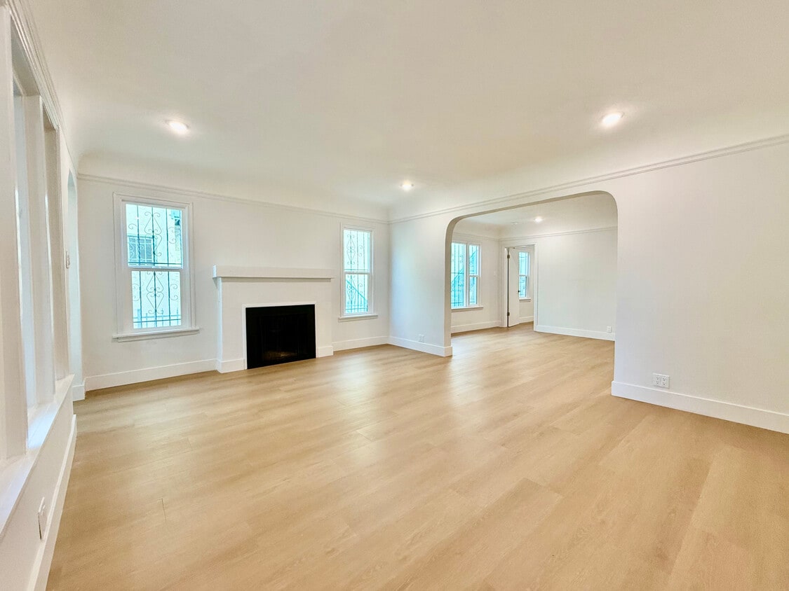 Primary Photo - 1221 West Blvd