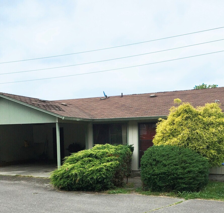 Foto principal - 2 Bedroom Duplex With Carport