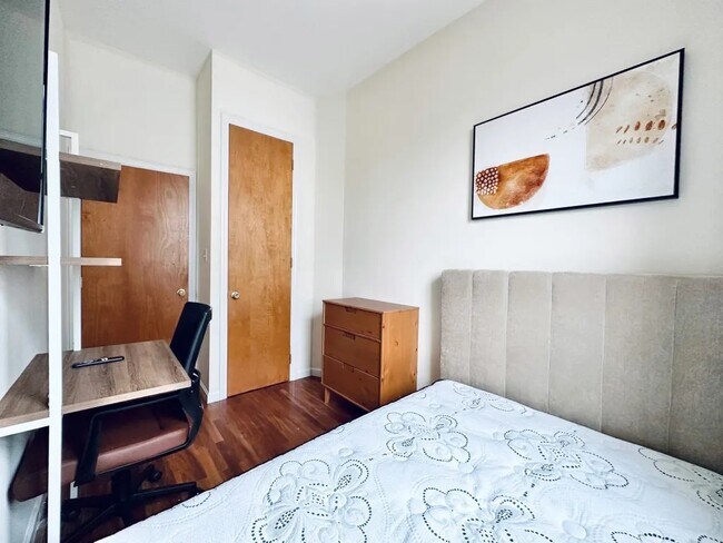Foto del edificio - Furnished room/NOT APARTMENT