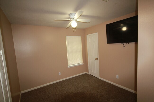 Foto del edificio - 6418 Mountain Pines Ln