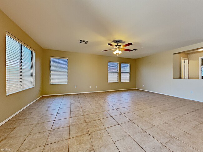 Foto del edificio - 5 br, 3 bath House - 672 W Barrus St