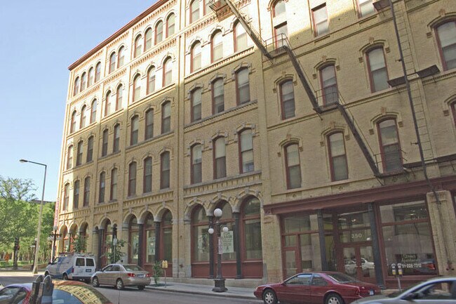 Foto del edificio - Straus Lofts