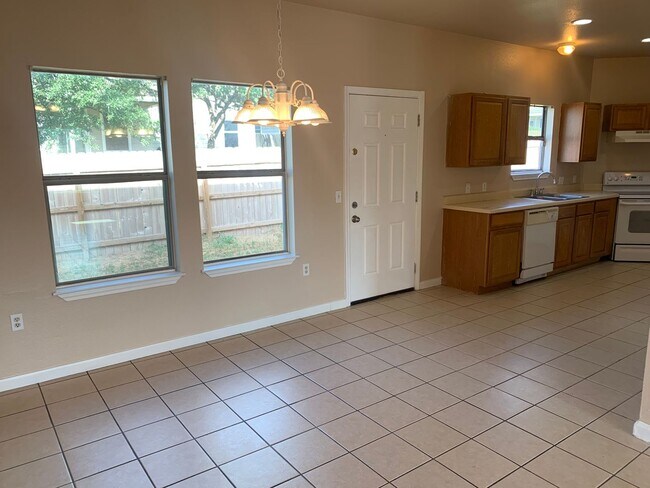 Foto del edificio - Spacious 3BR Two-Story Near Lackland AFB with Fenced Backyard