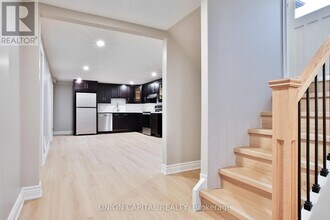 Building Photo - 131 Romfield Circuit