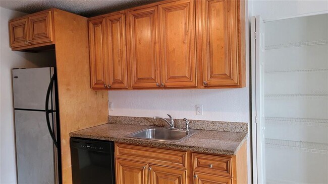 Foto del edificio - 4023 Versailles Dr