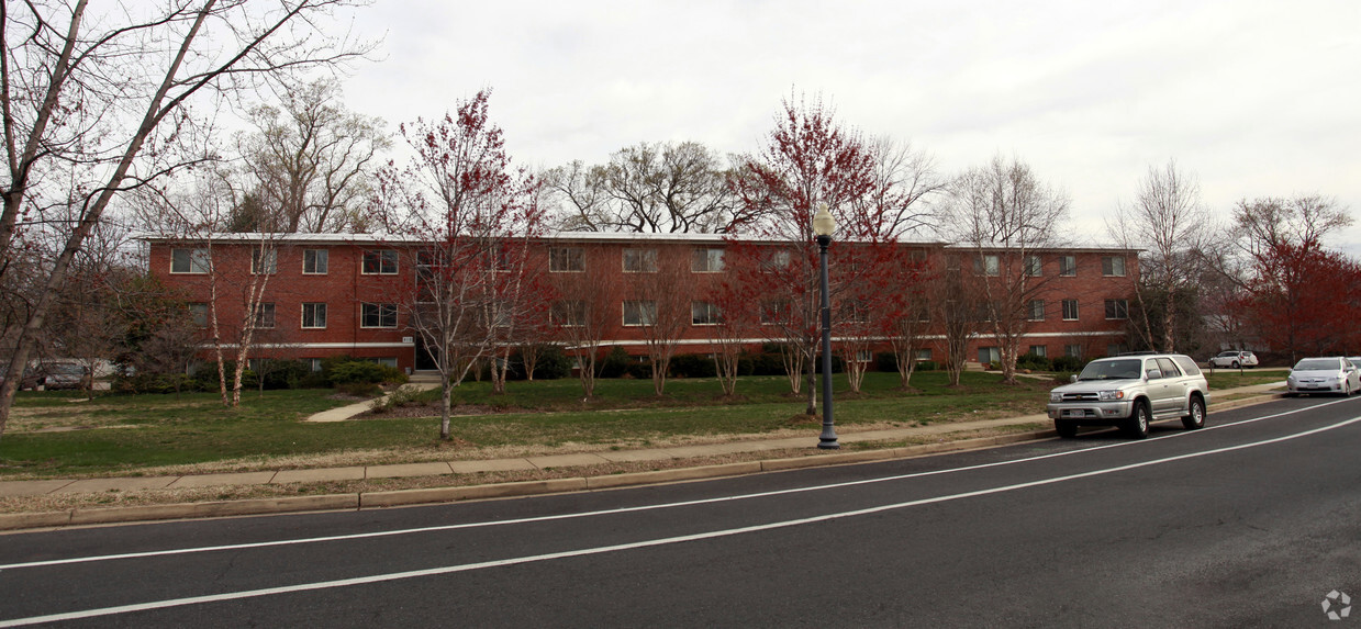 Foto del edificio - Walter Reed Apartments