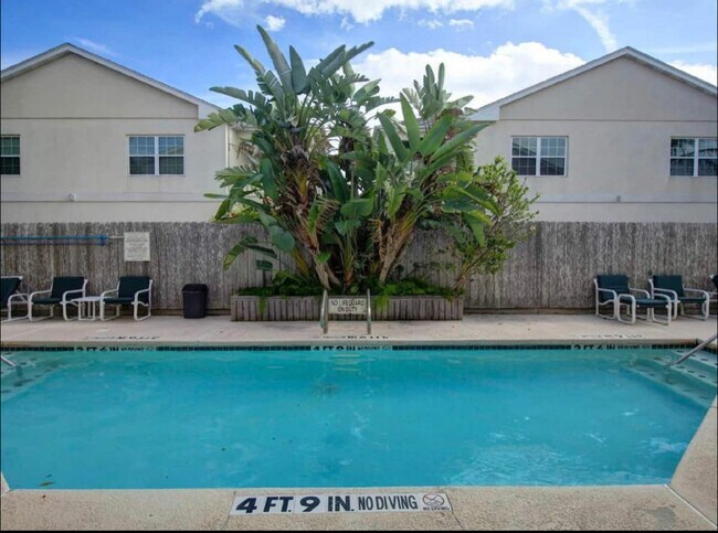 Star Dancer Pool - 109 E Retama St