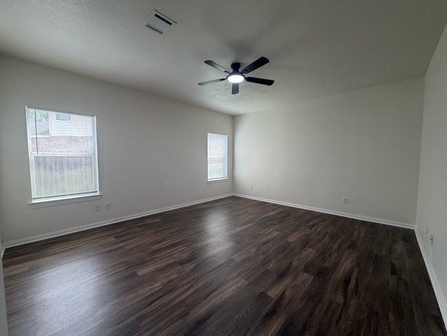 Building Photo - Greyfield