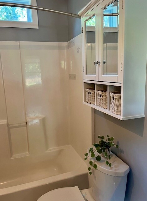 Baño - 301 W Doyle St