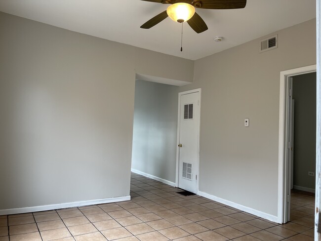 Building Photo - 4410 S California Ave