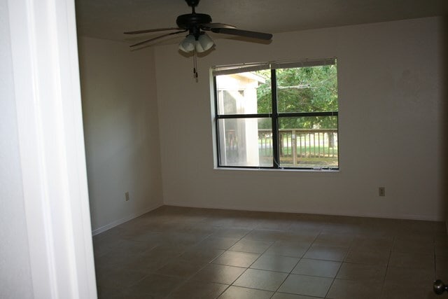 Building Photo - 215 Spanish Oak Ln