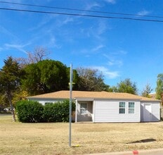 Building Photo - 2701 SW G Ave