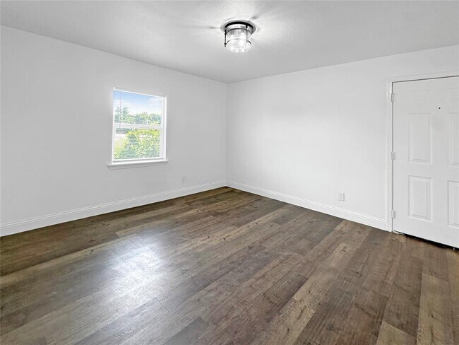 Building Photo - 306 Stiles St