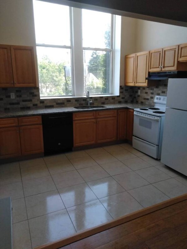 300 Elmira St Unit 9, White Haven, PA 18661 Room for Rent in White