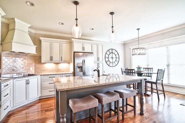Building Photo - Luxury Home For Rent