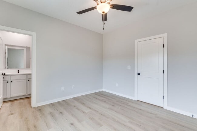 Building Photo - Pineway Oliver Plan