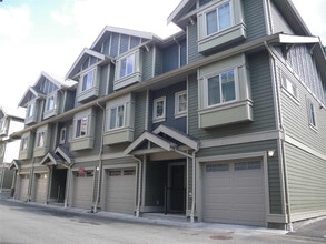 Building Photo - 3382 Viewmount Dr