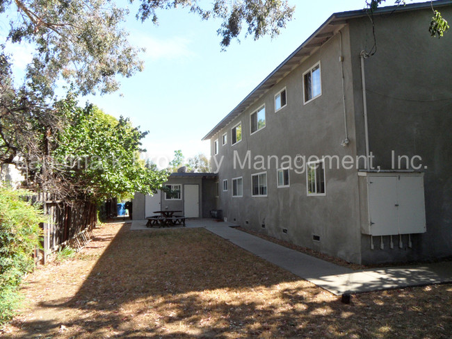 Building Photo - 1147 W Hamilton Ave