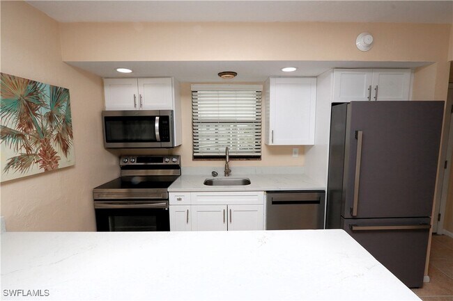 Building Photo - 1023 Anglers Cove