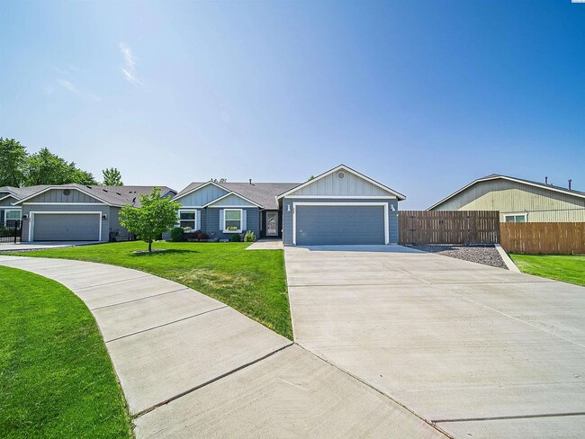 Building Photo - Luxury Kennewick Home for Lease – Elegant ...