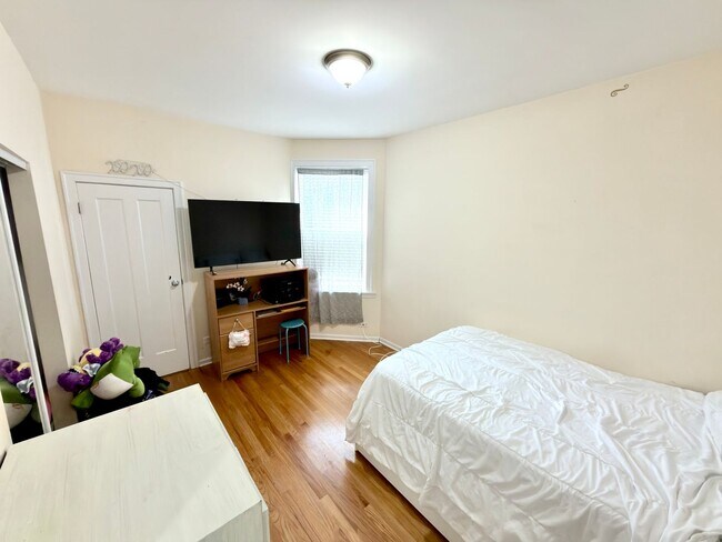 Foto del edificio - 4111 W Lawrence Ave