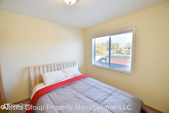 Building Photo - 2 br, 1.5 bath House - 233 W 13th Ave