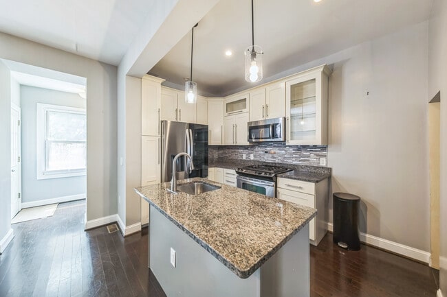 Building Photo - 723 K St NE