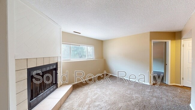 Building Photo - 445 W Van Buren St