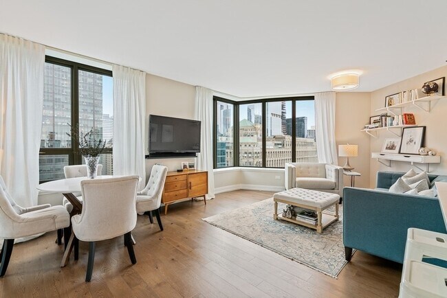 Foto del edificio - 400 N LaSalle Dr