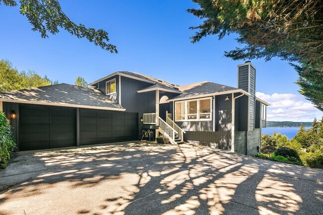 Foto del edificio - Beautiful Home in Mukilteo with Panoramic ...