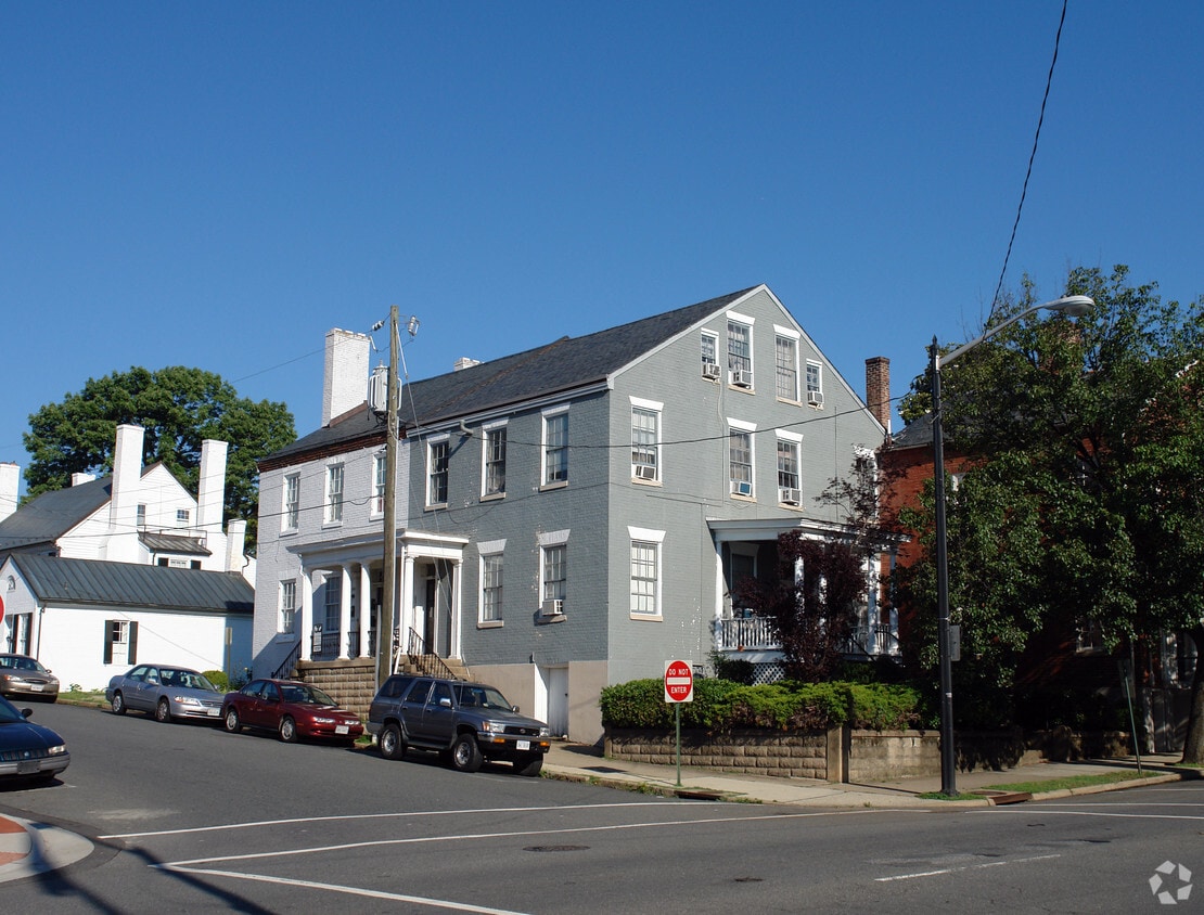 Primary Photo - 301-303 Hanover St