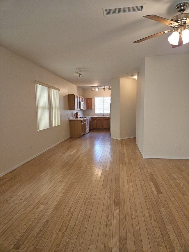 Foto del edificio - 3 Bed 3 Bath 2 CG Walking distance to Downtown Gilbert. Great Location