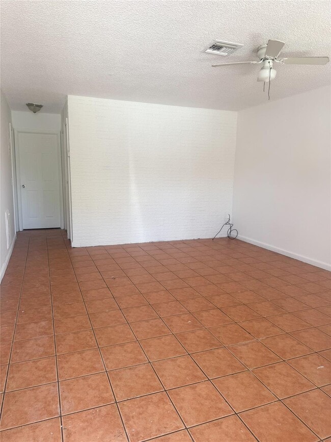 Foto del edificio - 2647 NW 20th St