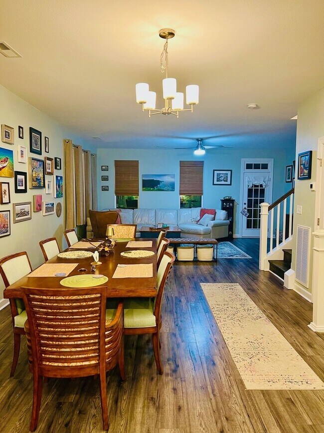 Foto del edificio - Spacious 3BR House 2 Blocks from the Beach