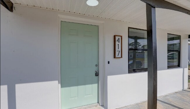 Foto del edificio - 417 Hollyhock Ln