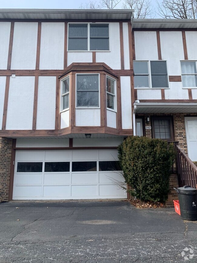 Building Photo - 942 Galen Dr