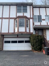 Building Photo - 942 Galen Dr