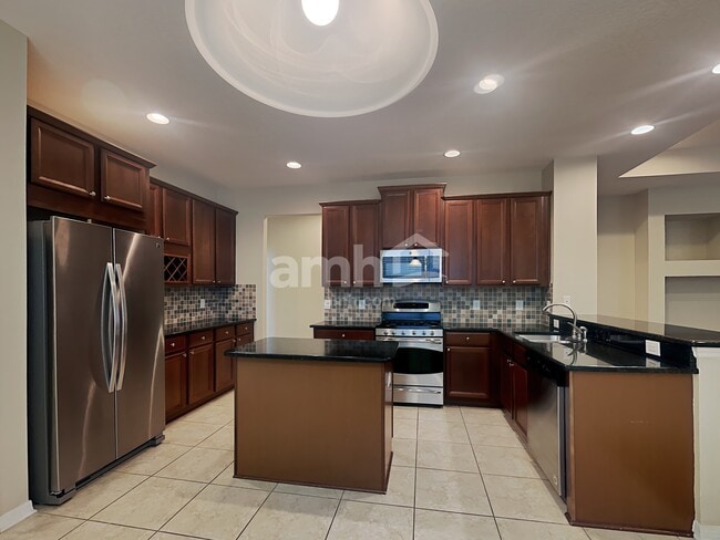 Building Photo - 16017 Loneoak View Dr