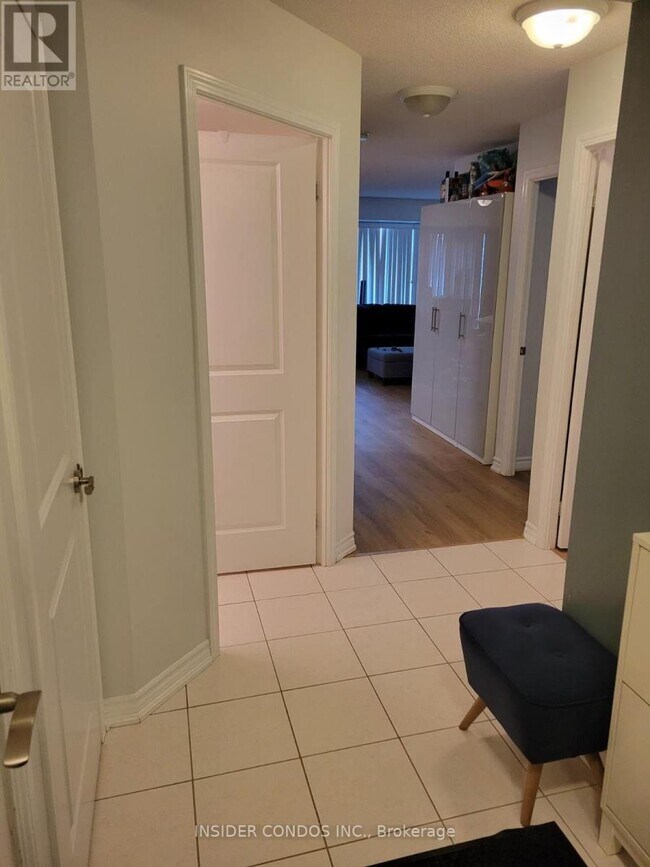 Photo du bâtiment - 920 Sheppard Ave W