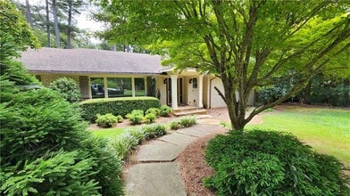 Building Photo - 4615 Mystic Dr NE