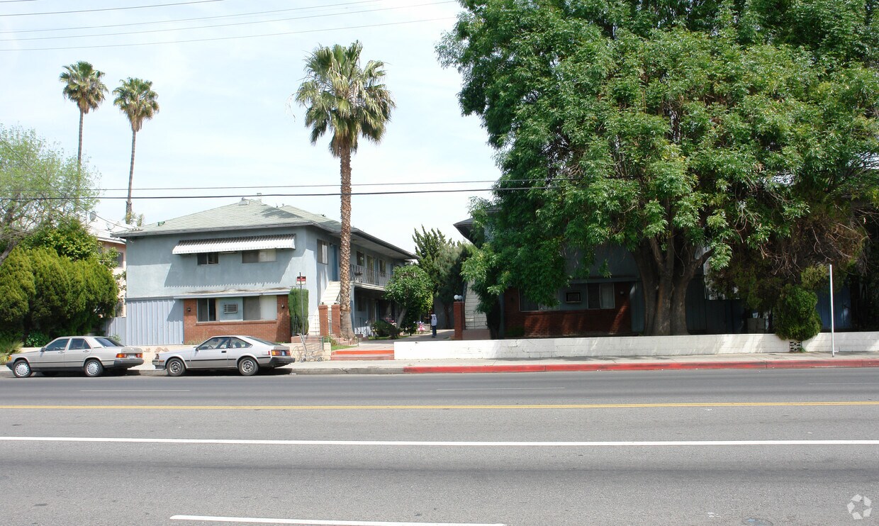 Building Photo - 6606 Woodman Ave