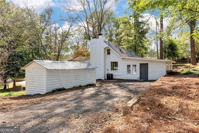Building Photo - 75 Lake Dr
