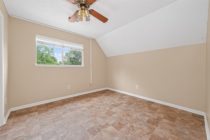 30207 E Geneva Dr, Spring, TX 77386 - House Rental in Spring, TX