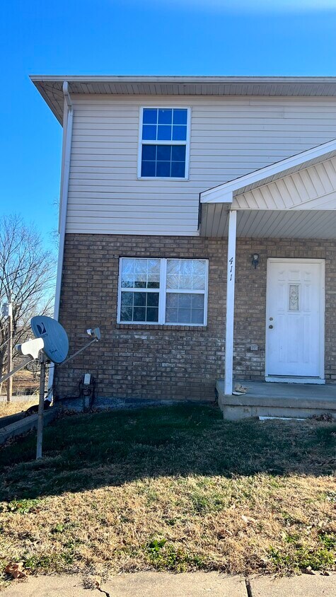 Primary Photo - 411 Country Villa Ln