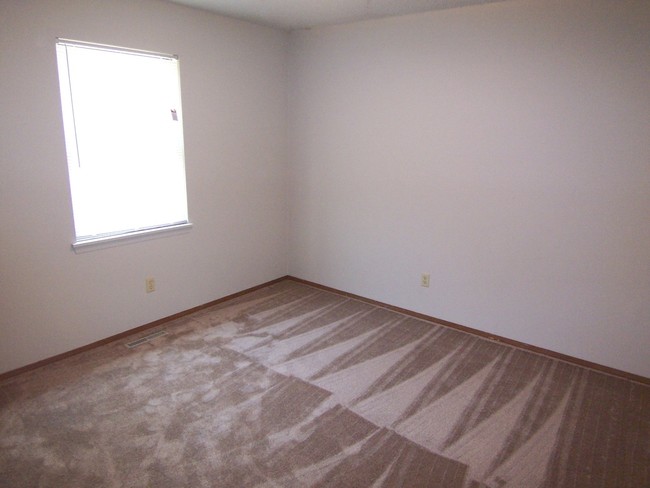 Building Photo - Newly remodeled 2 Bedroom Duplex