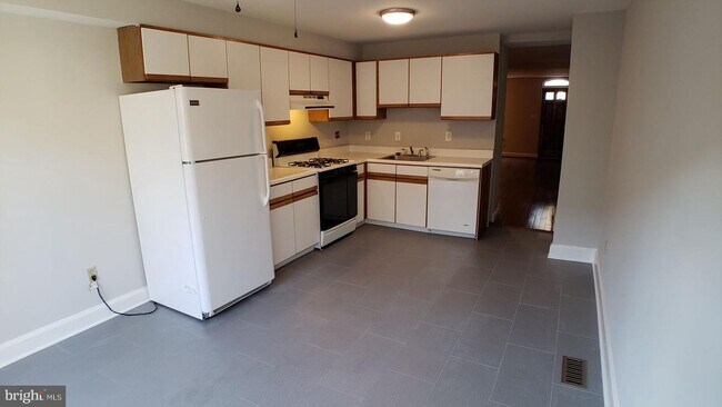 Building Photo - 2119 Moyer St