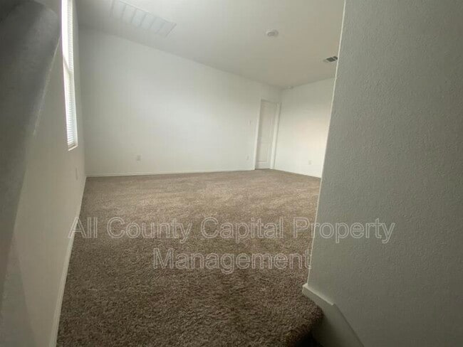 Building Photo - 385 Amber Gln