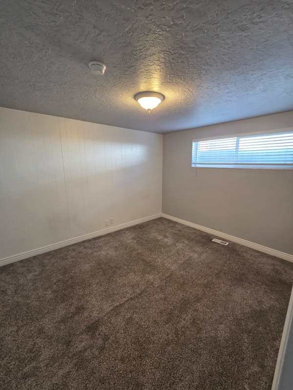 Building Photo - 1033 E 300 N St