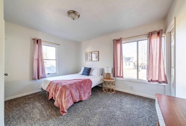 Building Photo - Cozy 4 bedroom 2 bath house in Provo