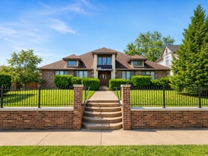 Building Photo - 510 E Elm St